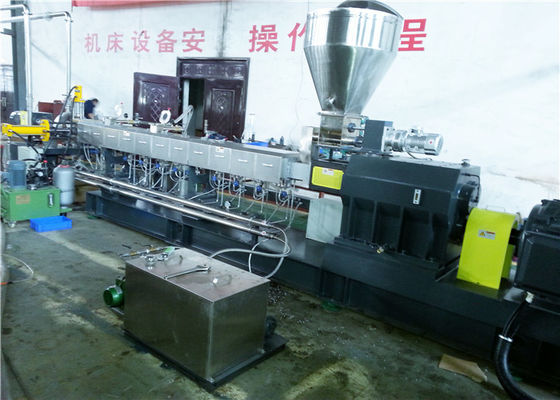 Chine Machine en plastique d'extrudeuse de double vis avec le rendement élevé de la sortie 500kg/hr fournisseur