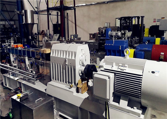 Chine Machine jumelle de boudineuse à vis pour la sortie de la production 400-500kg/Hr de Masterbatch fournisseur