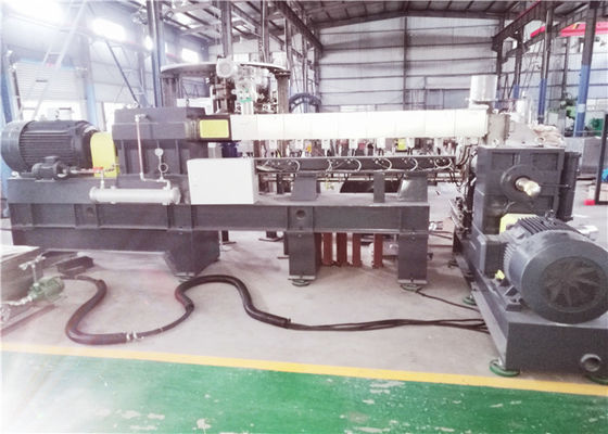 Chine PVC à deux étages industriel de l'extrudeuse 500kg/hr composant la machine très efficace fournisseur