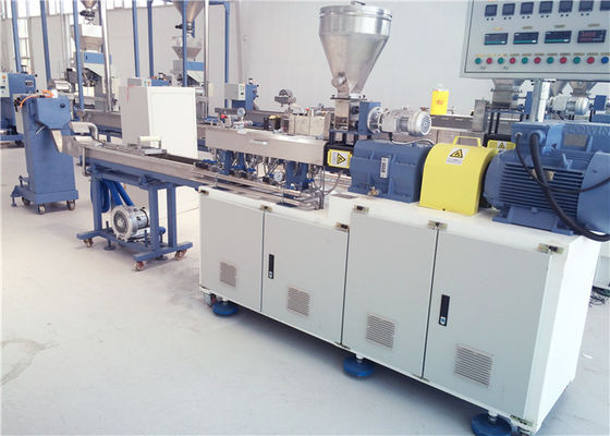 Chine Double machine d'extrudeuse d'échelle de laboratoire de vis avec la sortie 5-10kg/hr très efficace fournisseur