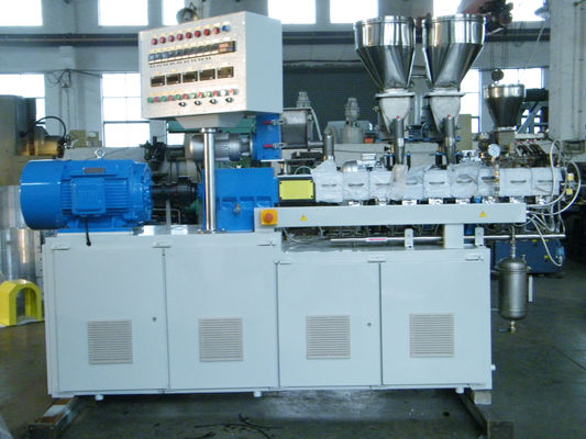 Chine Boudineuse à vis de jumeau d'échelle de laboratoire, machine 5-10kg/hr d'extrudeuse de laboratoire fournisseur